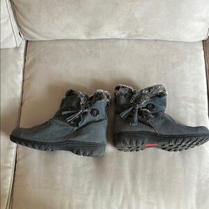 Gray Boots with Faux Fur Lining women’s size 9M